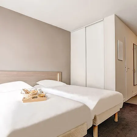 Comfort Versailles, St Cyr L'ecole 4* Saint-Cyr-lʼÉcole