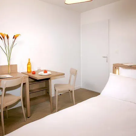 Apart Otel Comfort Versailles, St Cyr L'ecole 3*