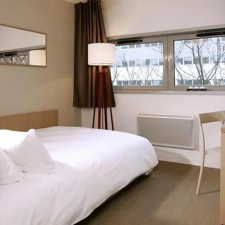Comfort Versailles, St Cyr L'ecole Apart Otel Saint-Cyr-lʼÉcole