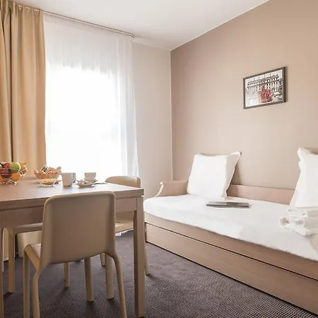 Comfort Versailles, St Cyr L'ecole